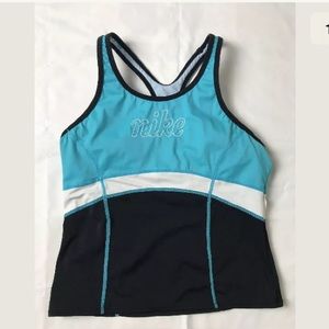 Nike women’s racer back workout tank top. Size: Sm